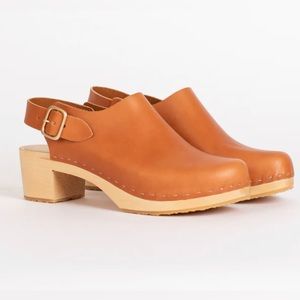 Bryr Clogs - Daphne in Whiskey Leather